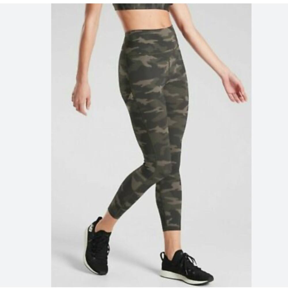 ATHLETA Ultimate Camo 7/8 Tight Leggings Olive Stash Pockets Active Size Small